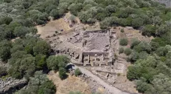 Manisa'da Aigai Antik Kenti'nde 1800 yıllık kandiller bulundu