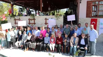 İzmit Belediye Başkanı Alzheimer Yaşam Evi'nde hasta ve hasta yakınlarıyla buluştu