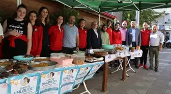 Artvinspor Kadın Voleybol Takımı, SMA hastası Deniz Günay'a destek için kermese katıldı