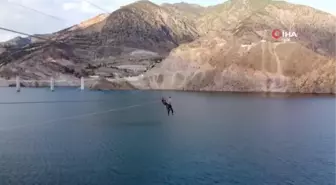 Belediye Başkanı zipline ile deneme geçişi yaparken baraj gölü üzerinde mahsur kaldı