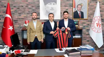 Eskişehirspor Kulüp Başkanı ve Başkan Vekili Eskişehir Gençlik ve Spor İl Müdürü'nü ziyaret etti