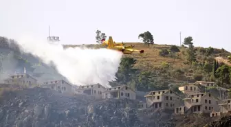 Sicilya Adası'nda Devam Eden Orman Yangınları Yerleşim Yerlerini Tehdit Ediyor