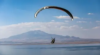 Van'da Yamaç Paraşütü ve Paramotor Hedef Şampiyonası Başladı