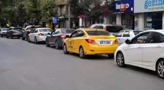 Eskişehir'de Trafik Sorunu: İkinci Şeride Yapılan Parklar Esnafı Mağdur Ediyor