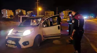 Burdur'da polisin şok uygulamasında 2 ruhsatsız silah ele geçirildi