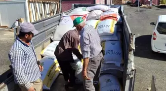 Adıyaman'ın Gölbaşı ilçesinde çiftçilere yem dağıtıldı