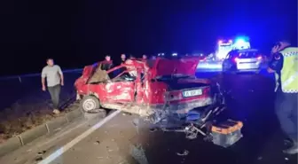 Amasya'da yolcu otobüsü ile otomobilin çarpışması sonucu 2 kişi hayatını kaybetti