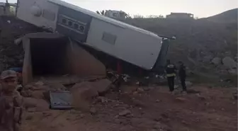 Erzurum'da yolcu otobüsü şarampole devrildi: 3 ölü, 21 yaralı