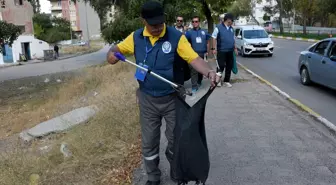 Ulusal Su Elçileri Federasyonu, plastik çöp toplama yürüyüşünü Erzurum'da sürdürdü