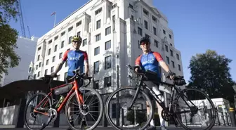 Kıbrıs Türkü polis ve İngiliz meslektaşı, kanserli çocuklar için İngiltere'den KKTC'ye pedal çevirecek