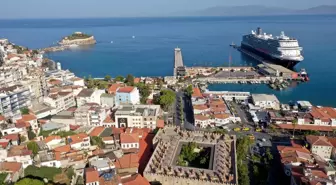 Kuşadası'na dev kruvaziyerle 2 bin 600 turist geldi