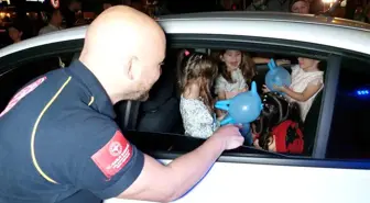Samsun'da trafik kazasından korkan çocukların yüzünü ambulans şoförü güldürdü