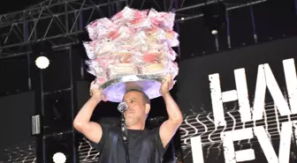 Aydın'da düzenlenen festivalde Haluk Levent konseri büyük ilgi gördü