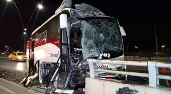 Adana'da Midibüs Kazası: 5 Kişi Yaralandı