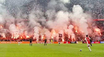 Maç yarıda kalmıştı! Ajax-Feyenoord karşılaşması, seyircisiz olarak tamamlanacak