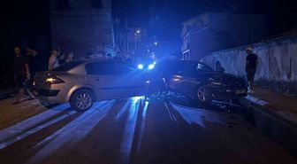 Muğla'da kafa kafaya çarpışan otomobillerde 1 yaralı