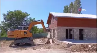 Uludağ'da kaçak inşa edilen villa yıkıldı