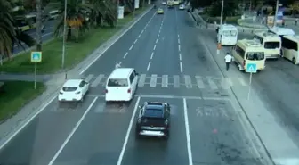 Fatih Vatan Caddesi'nde Yaya Geçidinde Dron Destekli Denetim Yapıldı