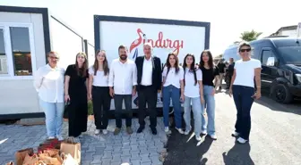 Sındırgı Belediye Başkanı Ekrem Yavaş, Hatay'da 100 konteynerden oluşan 'Sındırgı' mahallesini ziyaret etti