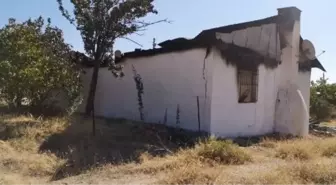 Sivas'ta Ev Yangınında Çift Hayatını Kaybetti
