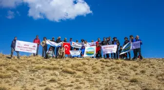 Dağcılar Kösedağı'nda 'Karabağ Azerbaycan'ındır' pankartı açtı