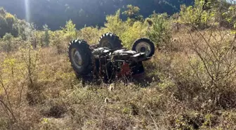 Kastamonu'da traktör devrildi, 2 kişi yaralandı