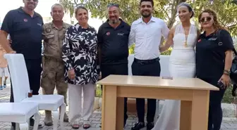 AFAD Görevlileri Depremzede Çiftin Nikah Şahidi Oldu