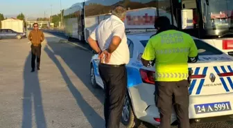 Erzincan'da trafik ekipleri sürücülere mola verdirerek bilgilendirme yaptı