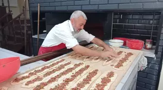 Tokat'ta Mevlit Kandili dolayısıyla ücretsiz etli pide ve ayran ikramı