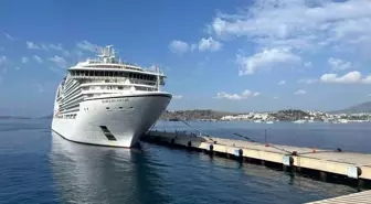 Muğla'ya 568 yolcu getiren Seabourn Encore adlı gemi Bodrum'a demirledi