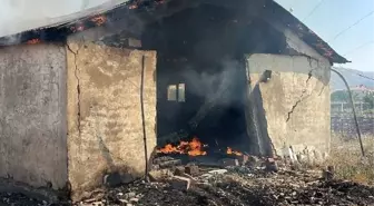 Elazığ'da eski belediye başkanının ahırında yangın çıktı