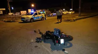 Manavgat'ta Motosiklet ve Hafif Ticari Araç Çarpıştı: 1 Yaralı