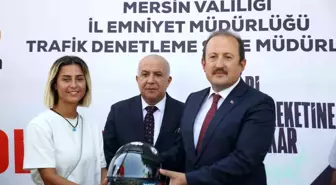 Mersin'de motosiklet sürücülerine kask dağıtıldı