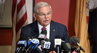 Rüşvet almakla suçlanan ABD'li senatör Bob Menendez, 100 bin dolar kefaletle serbest bırakıldı