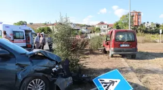 Samsun'da İki Araç Çarpıştı: 3 Kişi Yaralandı
