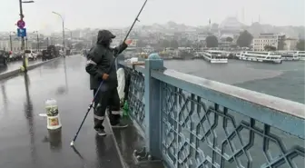 Karaköy'de sağanak yağışta yollar su altında kaldı