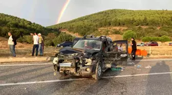 Manisa'da Kontrolden Çıkan Araç Karşı Şeride Geçerek Kaza Yaptı