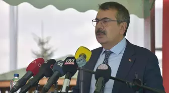 Milli Eğitim Bakanı Yusuf Tekin, yerel yönetimlerin eğitime katkısını vurguladı