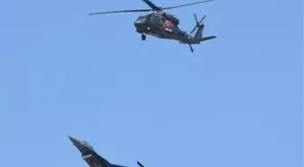 TEKNOFEST'te F-16 ve helikopter gösterileri büyük ilgi gördü