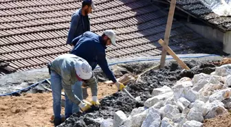 Yeşilyurt Belediyesi, Kendirli ile Samanköy Mahalleleri arasındaki yolu güvenli hale getiriyor