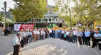 Denizli Büyükşehir Belediyesi, Bozkurt ilçesinde çiftçilere tohum eleme makinesi ve gübre dağıtma römorku hibe etti