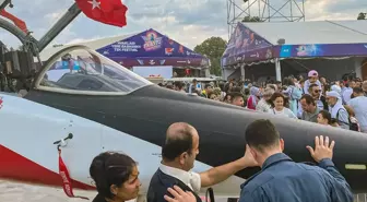 Görme Engelli Aile, TEKNOFEST İzmir'de Milli Teknoloji Hamlesini Dokunarak Yaşadı