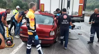 Tokat'ta Otomobil Tıra Arkadan Çarptı: 3 Kişi Hayatını Kaybetti