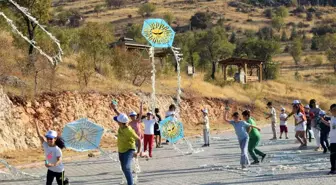 çocuklar uçurtma şenliği ile doyasıya eğlendi