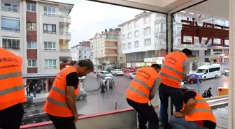 Mamak'ta doğalgaz patlaması sonrası hasar gören binada onarım çalışmaları başladı