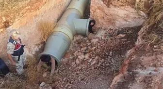Kilis'te sulama borusunda 3 düzensiz göçmen yakalandı