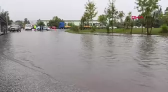 Kocaeli'de Yağış Nedeniyle Alt Geçitte Su Birikintisi