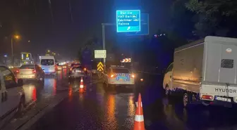 Gebze'de Kuvvetli Yağış Sonrası Yollarda Su Birikintileri Oluştu