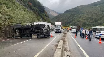 Sakarya'da kaza sonrası kapanan D-650 kara yolu ulaşıma açıldı