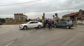 Amasya'da Otomobil Çarpışması: 2 Yaralı